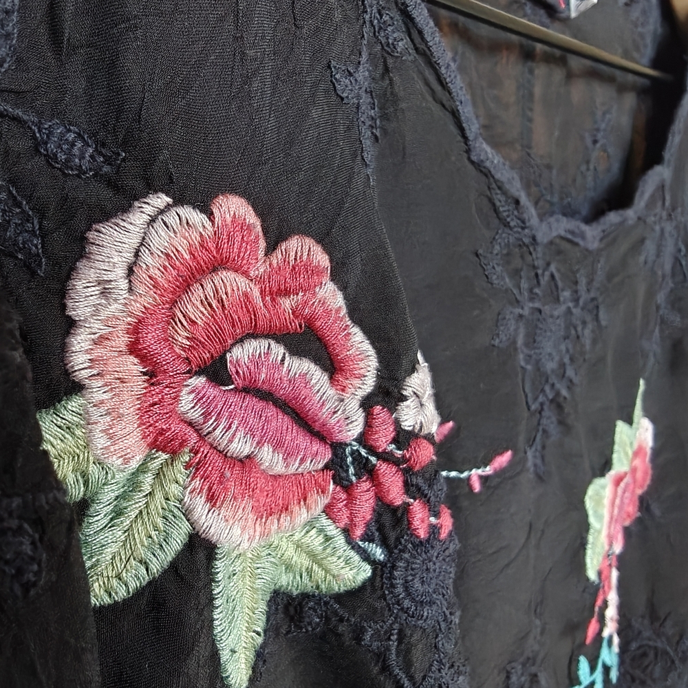 Unique Johnny Was Tunic Floral Long Sleeve Black Embroidered Top XL - Picture 11 of 11